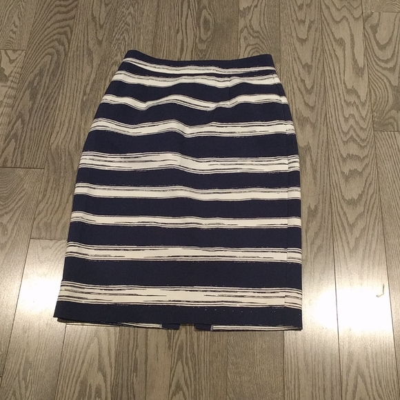 Beautiful 🌹 blue and white skirt by Zara🍀🌸🌼 - Picture 2 of 9